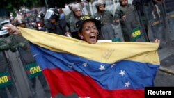 Venezuela acusa a EE.UU. de financiar a los movimientos estudiantiles opositores.