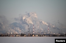 Kilang minyak Gazprom Neft di Omsk, Rusia, 10 Februari 2020. (Foto: REUTERS)