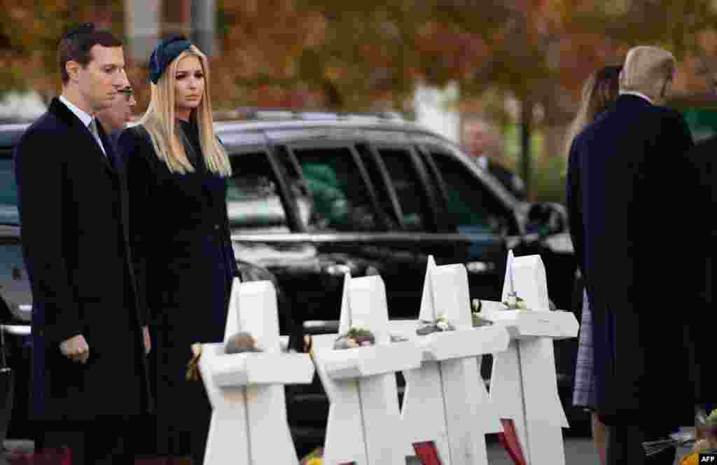 ایوانکا ترامپ و همسرش جرد کوشنر به همراه پرزیدنت ترامپ برای ادای احترام به قربانیان حادثه تیراندازی مرگبار به کنیسه&zwnj; یهودیان در شهر پیتزبورگ در ایالت پنسیلوانیا در مراسم یادبود آنها شرکت کردند.