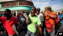 海地反政府示威者星期六在首都太子港舉行集會示威，逼迫總理洛朗.拉莫特辭職。