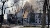 Trupat ruse shkatërrojnë teatrin në Mariupol, ku po strehoheshin qindra njerëz