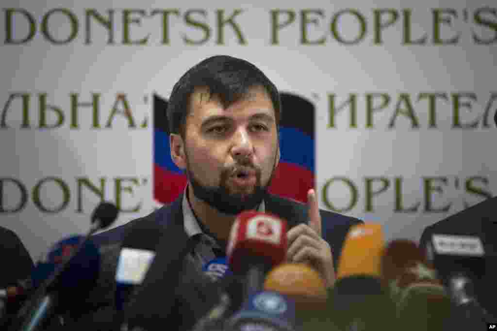 Ayirmachilar yetakchisi Denis Pushilin Donetskdagi matbuot anjumanida. 12-may, 2014-yil.