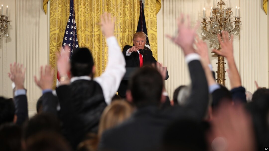 Tổng thống Donald Trump trong buổi họp báo hôm 16/2, trong đó ông công kích truyền thông.