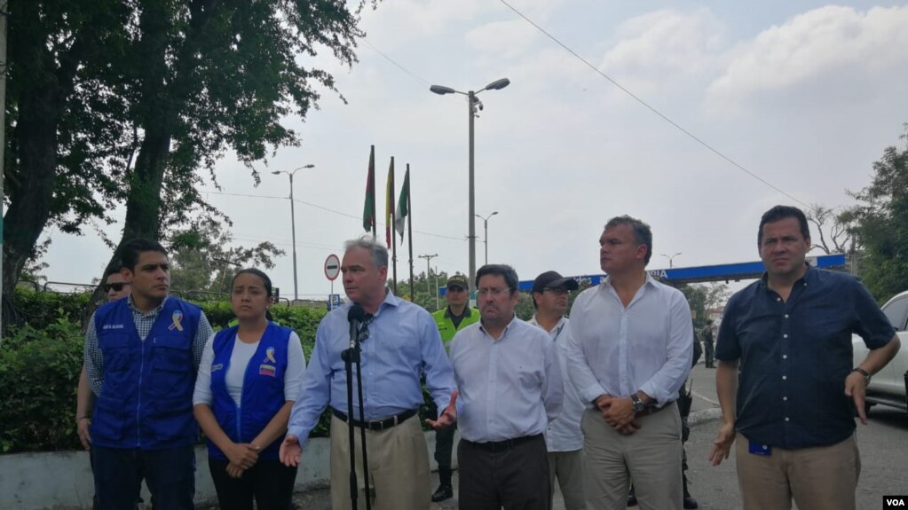 El Senador estadounidense Tim Kaine estuvo en Cúcuta, en la frontera entre Colombia y Venezuela, para ver cómo viven los venezolanos allí y llevar un fuerte mensaje al Senado de EE.UU.