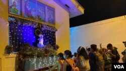 Nicaragüenses cantan a la virgen en parroquia de Managua durante la fiesta de "La Gritería" el 7 de noviembre de 2020. Foto de Daliana Ocaña, VOA.