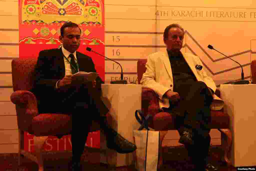 &#39;فیسٹول&#39; کے پہلے روز ہونے والے پروگراموں میں اردو کے معروف سفرنامہ اور ناول نگار مستنصر حسین تارڑ کے ساتھ نشست بھی شامل تھی