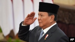 Indonesian President Prabowo Subianto salutes during the swearing-in ceremony of the new cabinet ministers at the presidential palace in Jakarta, Indonesia, Oct. 21, 2024.