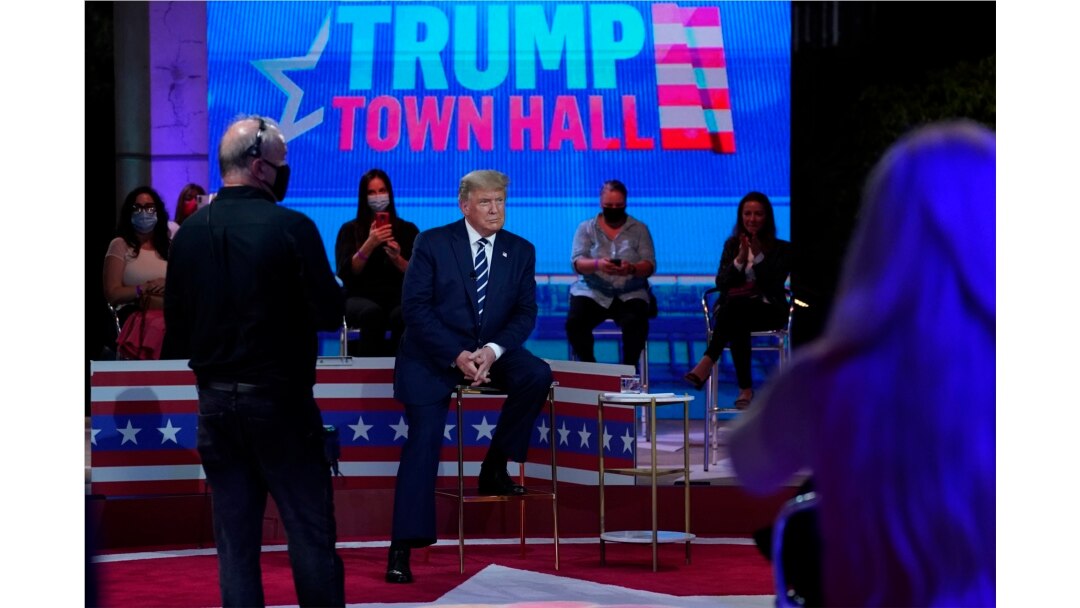 Prezident Tramp NBC kanalidagi jonli efirda, Mayami, 15-oktabr, 2020