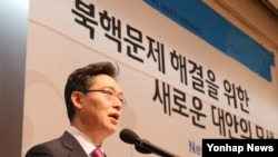 한국 국가안보전략연구원과 헤리티지 재단 공동 주최로 28일 서울에서 열린 국제학술회의에서 황준국 한국 외교부 한반도평화교섭본부장이 기조연설을 하고 있다.
