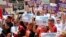 Representantes de sindicatos también se unieron a la serie de marchas y protestas en este caso frente a la Junta de Supervisores en Los Angeles.