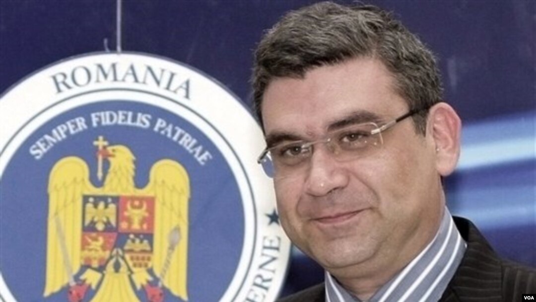 Menteri Luar Negeri Rumania, Teodor Baconschi harus kehilangan jabatan akibat tulisannya di blog internet.