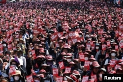 Workers from the Korean Confederation of Trade Unions (KCTU) chant slogans during a May Day rally in Seoul, South Korea, May 1, 2023. (REUTERS/Kim Hong-Ji)