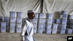 An Afghan election worker carries ballot boxes at the warehouse of Afghanistan's Independent Election Commission in Kabul, Afghanistan (File)