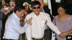 Blind Chinese legal activist Chen Guangcheng arrives at Washington Square Village on the campus of New York University, May 19, 2012, in New York.