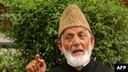 কাশ্মীরের বিচ্ছিন্নতাবাদী নেতা সাঈদ আলী গিলানি, শ্রীনগরে এক সংবাদ সম্মেলনে বক্তব্য রাখছেন, ফাইল ছবি, ৭ই অগাস্ট, ২০২১ ফটো, তাওসিফ মুস্তাফা/এএফপি 