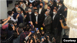 محمود احمدی نژاد چهارشنبه ۲۲ اردیبهشت در وزارت کشور برای انتخابات ثبت نام کرد.