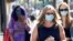 Arhiv - Stanovnici Los Angelesa nose zaštitne maske (Foto: Rojters /Mario Anzuoni)