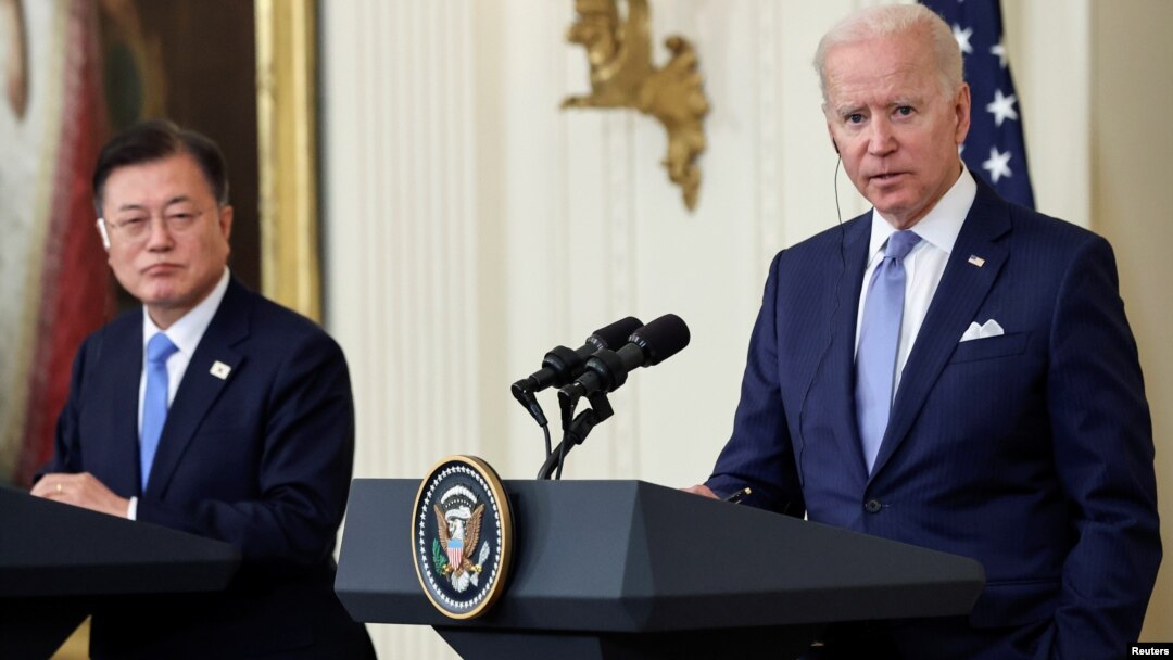 Perezida Moon Jae-in wa Koreya y'Epfo na Joe Biden w'Amerika. 