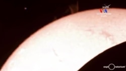 SHORT VIDEO: Արեւային խավարում օդանավի պատուհանից