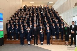 Prezident Mirziyoyev O'zbekistonni kezib, yosh-qari bilan uchrashmoqda. Qolgan nomzodlar, amerikalik kuzatuvchilar nazarida, chetda va soyada