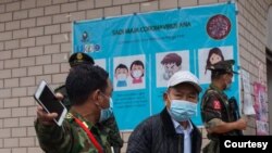 မိုင်ဂျာယန် နယ်မြေ COVID-19 ကာကွယ်ရေးလုပ်ငန်းတွေကို KIA က စစ်ဆေးနေတဲ့ မြင်ကွင်း။ (ဓာတ်ပုံ - The Kachin Net၊ Kachin News Group - ဧပြီလ ၂၅၊ ၂၀၂၀)
