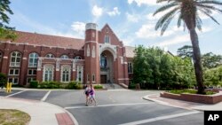 FILE - Female students are seen walking on the campus of Florida State University in Tallahassee, Florida, April 30, 2015. 