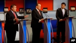 Candidatos republicanos Chris Christie, Mike Huckabee y Bobby Jindal, durante el cuarto debate presidencial en Milwaukee, Wisconsin. Martes 10 de noviembre de 2015.