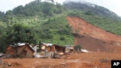 Bangunan yang hancur akibat tanah longsor yang melanda desa La Pintada, Meksiko (19/9).