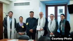 Tibetan delegation with Mr Rodrigo Saraiva, Member of Parliament.