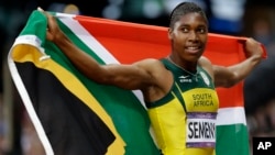 Caster Semenya, après avoir terminé à la deuxième place de la finale du 800m féminin aux JO 2012 de Londres, le 11 août 2012