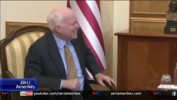 Në Kosovë pritet me pikëllim vdekja e Senatorit McCain