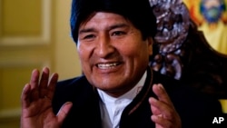 Apenas se ha escrutado el 62,6 % de los votos favoreciendo al actual presidente, Evo Morales, con más del 55 % de apoyo.