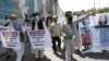 Демонстрация бывших афганских переводчиков, работавших с американскими военными, в Кабуле