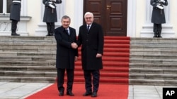 Germaniya Prezidenti Frank-Volter Shtayenmayer (o'ngda) O'zbekiston rahbari Shavkat Mirziyoyev bilan, Berlin, Germaniya, 2019-yil, 21-yanvar