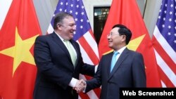 Ngoại trưởng Hoa Kỳ Michael R. Pompeo (trái) gặp Phó thủ tướng - Bộ trưởng Ngoại giao Phạm Bình Minh tại Washington vào ngày 22/5/2019. 