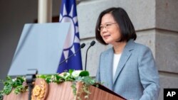 Presiden Taiwan Tsai Ing-wen, menyampaikan pidato setelah upacara pelantikannya di Taipei, Taiwan pada hari Rabu, 20 Mei 2020. (Foto: Kantor Kepresidenan Taiwan via Reuters)