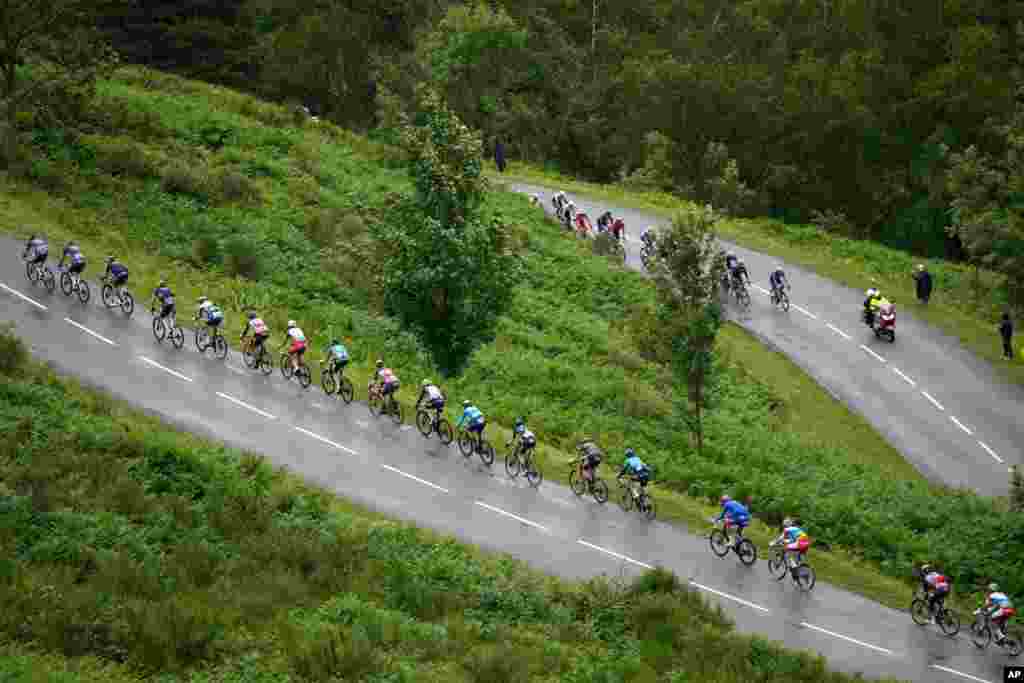 شرکت‌کنندگان در مرحله شانزدهم مسابقه دوچرخه‌سواری تور فرانسه، با مسافت ۱۶۹ کیلومتر که در سن گودان به پایان می‌رسد.