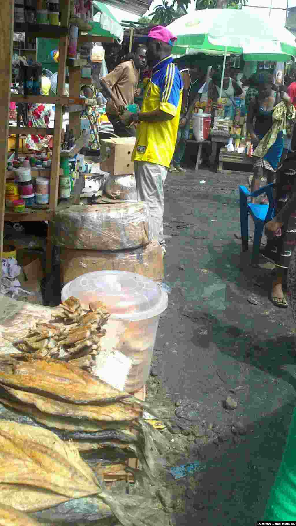 Ruas de Cabinda alagadas depois da chuva. Foto enviada pelo ouvinte Domingos, residente em Cabinda. Novembro 2014