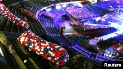 Workers carry balloons to be dropped from the ceiling at the Republican National Convention in Tampa, Florida, August 24, 2012.