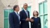 صدر اوباما کی فائرنگ سے ہلاک ہونے والوں کے لواحقین سے ملاقات
