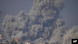 路透社报道，自加沙战争爆发以来，拜登政府已向以色列运送了大量弹药，包括超过1万枚破坏力极强的2000磅炸弹(资料照：2023年10月23日)