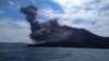 Erupsi Gunung Anak Krakatau di Selat Sunda, 21 Juni 2018. (Foto: BNPB).