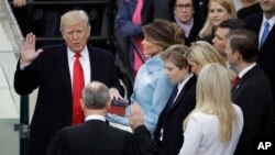 Donald Trump prête serment en tant que 45e président des Etats-Unis, le 20 janvier 2017.