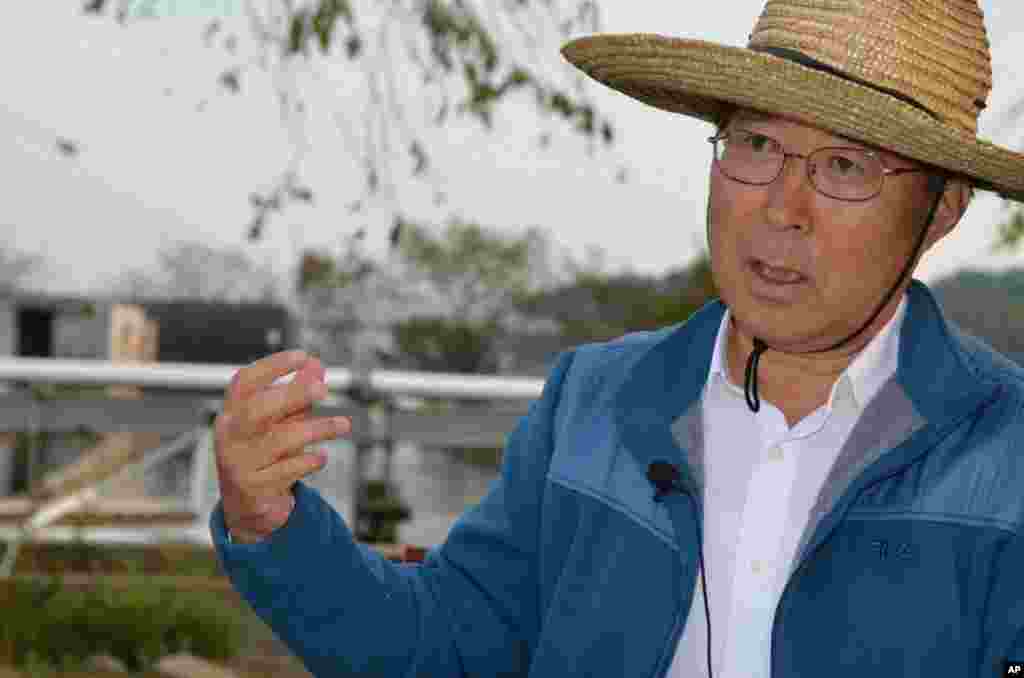 Han Sang Hun, president of Almas Caviar,started the first caviar farm in South Korea 17 years ago. Others in the country tried to emulate him but did not succeed. (VOA - S. Herman)