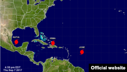 Gráfica de la ubicación de los huracanes Katia, Irma y José en el Atlántico, según el Centro Nacional de Huracanes. Sept. 7, 2017.