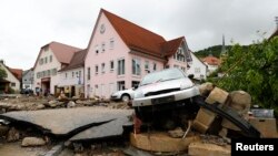 Les inondations ont causé de graves dégâts dans la ville de Braunsbach, Allemagne, le 30 mai 2016. 