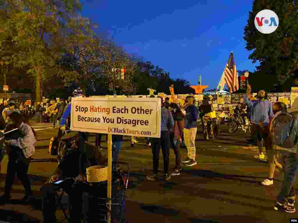 Muchos se han dado cita frente a la Casa Blanca en Washington D. C., a la espera de los resultados, el lugar se vive una fiesta y calma en el d&#237;a de la elecci&#243;n.