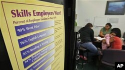 People apply for work at an employment center in San Jose, California (file photo)