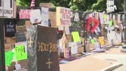 Սմիթսոնյան թանգարանը հավաքում է ցույցերի պաստառները` որպես պատմական նմուշներ