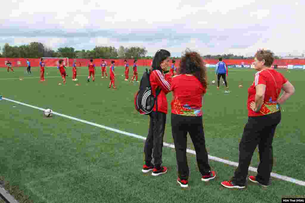 Thai training before 2nd match with Ivory Coast